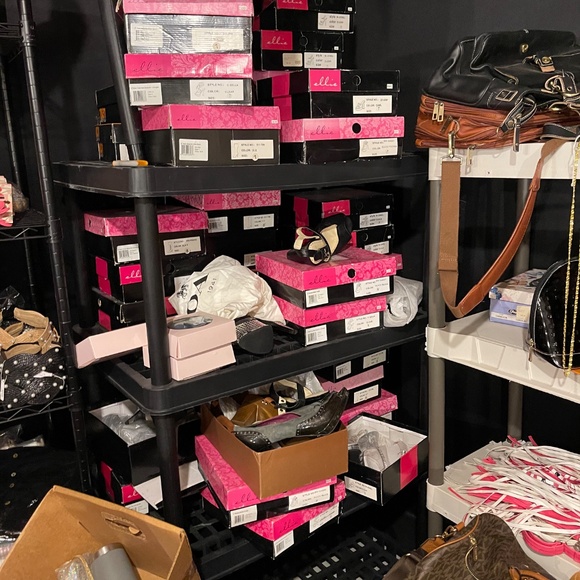 QUICK LISTING CHECK OUT MY PHOTOS AND VIDEOS - Picture 3 of 5